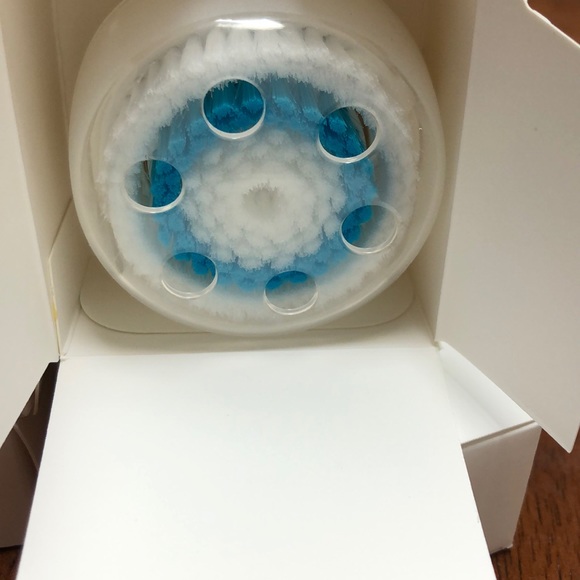 Clarisonic Face & Body Brush Heads - Picture 2 of 3